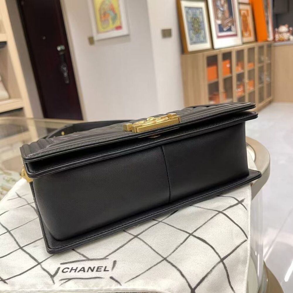 Chanel Women Pre-Loved Bag Very Good Condition - Picture 6 of 9